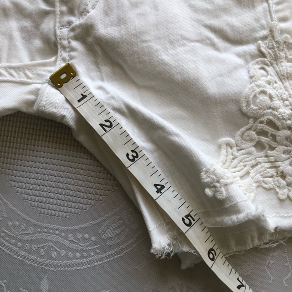 Joe’s White Embroidered Denim Jeans Bermuda Shorts Gurls Size 6 Elastic Waist - Picture 9 of 14